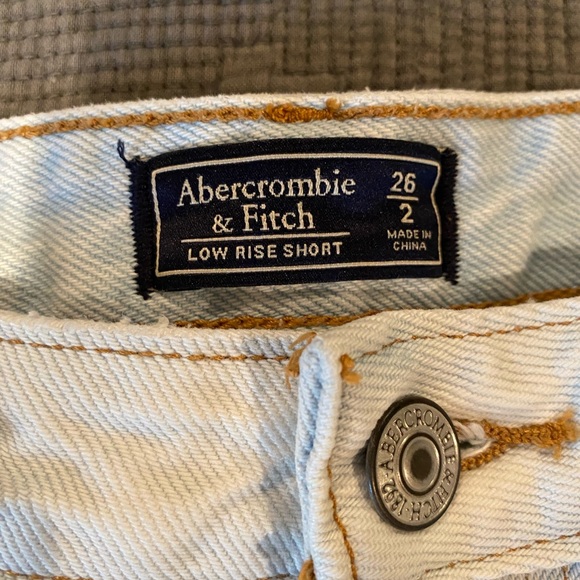 Like new- Abercrombie & Fitch jean shorts - Picture 3 of 3
